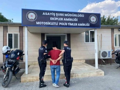 Şüpheli şahsın üzerinden silah çıktı