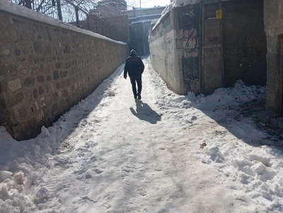 Sur&rsquo;da Dar Sokaklar Y&uuml;r&uuml;nemez Hale Geldi, Su Boruları Dondu