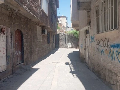 Sur'da duvar yazıları tepki &ccedil;ekiyor