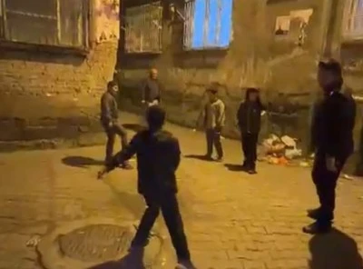 Sur’da Gecenin Sessizliğini Çocuk Kahkahaları Bozdu