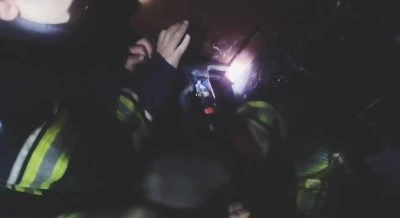 Sur&rsquo;da Toprak Evde Yangın: Kısmi &Ccedil;&ouml;kme Meydana Geldi