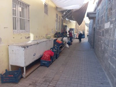 Sur’da Yarım Asırlık Mahalle Bakkalı Zamana Direniyor