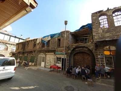 Sur'da zamana direnen tabela