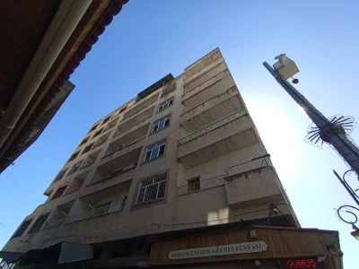 Sur Gazi Caddesi'nde metruk binalar tedirgin ediyor