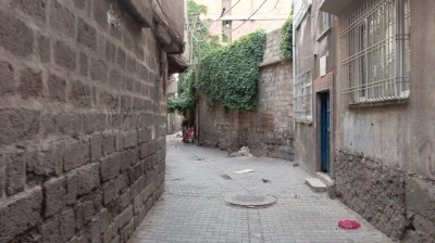 Sur İçinde Harabe Binalar Vatandaşı Endişelendiriyor