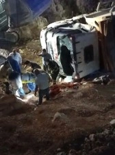 Kamyon uçurumdan uçtu