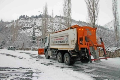 Talas’ta kar temizliği ara vermeden sürüyor