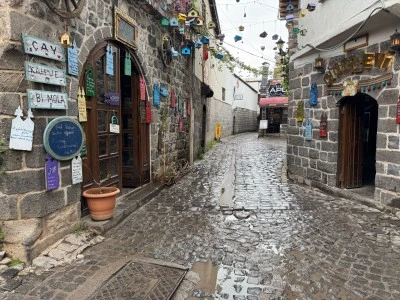 Tarih Kokan Sokaklar Güne Sessiz Başladı