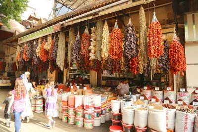 Tarihi Çarşılarda Baharat Kokusu