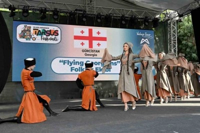 Tarsus&rsquo;u karnaval kentine d&ouml;n&uuml;şt&uuml;ren &rsquo;4. Uluslararası Tarsus Festivali&rsquo; başladı