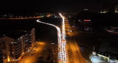 Tatilin son gecesinde trafik yoğunluğu zirve yaptı: 43 ilin geçiş güzergahı havadan görüntülendi