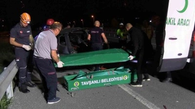 2 araç çarpıştı: 1 ölü, 3 yaralı