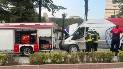 Tavşanlı’da seyir halindeki minibüs alev aldı