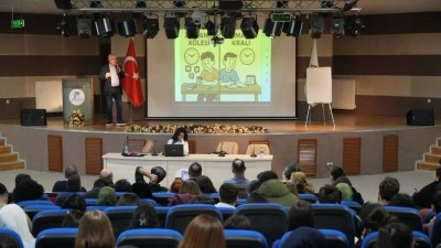 Tayfun &Ouml;neş, KB&Uuml; &ouml;ğrencilerine mesleki tecr&uuml;belerini aktardı