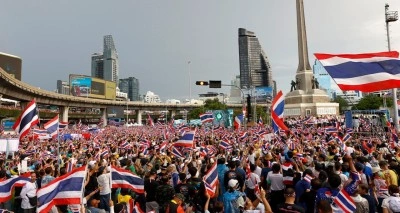 Tayland'da binlerce kişi Başbakan Shinawatra'nın istifasını talep etti