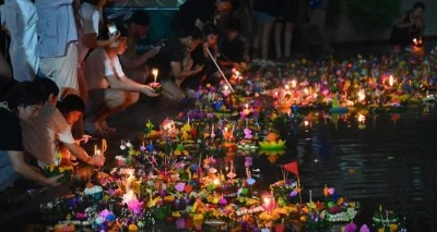 Tayland'da Y&uuml;zen Fener Festivali