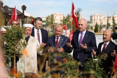 TBMM Başkanı Kurtulmuş, Adıyaman&rsquo;da Deprem Şehitleri Mezarlığı&rsquo;nı ziyaret etti