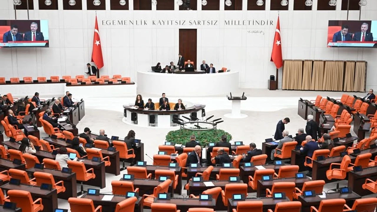 TBMM'de sandalye dağılımı değişti: CHP'nin milletvekili sayısı arttı