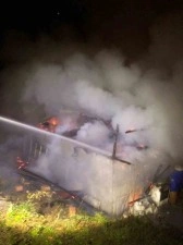 Tek katlı ev, yangında kullanılamaz hale geldi