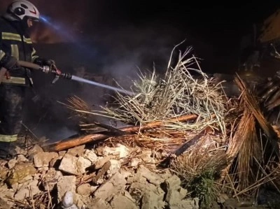 Tek katlı evdeki yangın korkuttu