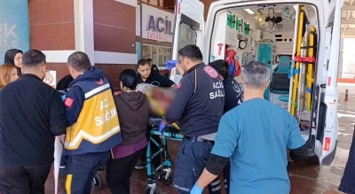 Tekeri &ccedil;ıkan otomobil takla attı: 1&rsquo;i ağır 2 yaralı