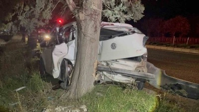 Tekirdağ&rsquo;da ağaca &ccedil;arpan otomobilin s&uuml;r&uuml;c&uuml;s&uuml; yaralandı
