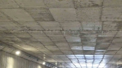 Tekirdağ’da alt geçitte buz sarkıtları oluştu