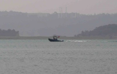 Tekneden göle düşen genci arama çalışmaları sürüyor