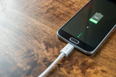 Telefonu gece boyunca şarjda bırakmak yangın riski taşıyor!