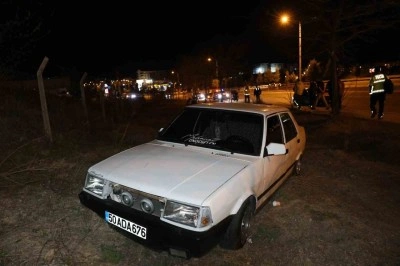 Ters yönden giden motosiklet otomobile çarptı: 1 yaralı