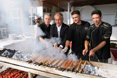 Tescilli Adana Kebabı Ustalık Eğitimini 12’si kadın 50 kursiyer başarıyla tamamladı