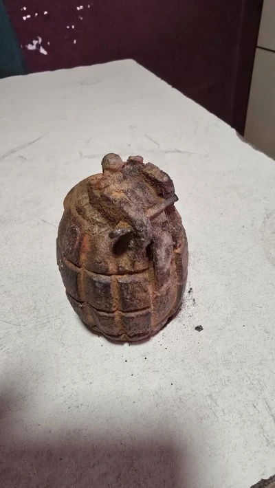 Tire'de 10 Yaşındaki Çocuk Tarlada El Bombası Buldu!