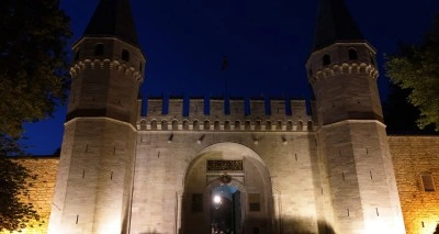 Topkapı Sarayı gece ziyaretçilerini ağırlamaya başladı