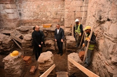 Toprak altından &ccedil;ıkan hazine "Gazimihal Hamamı"