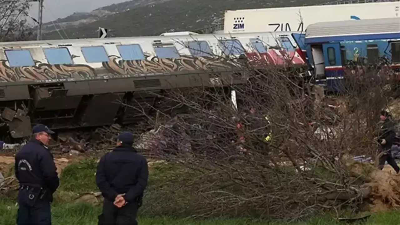 Tren kazası: 14 ölü, 29 yaralı