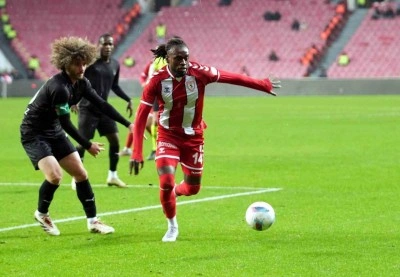 Trendyol Süper Lig: Samsunspor: 2 - Atakaş Hatayspor: 0 (İlk yarı)