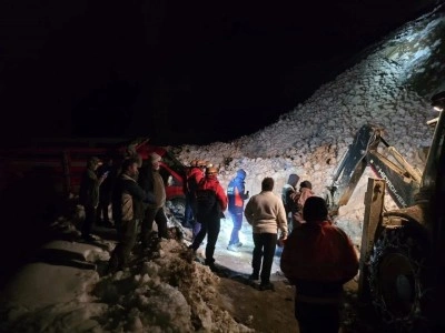 Trovit Yaylası’nda çığ sonrası mahsur kalan vatandaşlar kurtarıldı