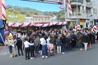 Tuğba Kuruyemiş&rsquo;in 127. şubesi kadınların eliyle a&ccedil;ıldı