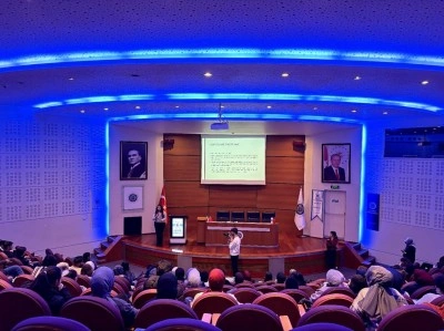 T&Uuml;GVA&rsquo;dan gen&ccedil;lere "Zor Zamanlarda Umudu Korumak" s&ouml;yleşisi