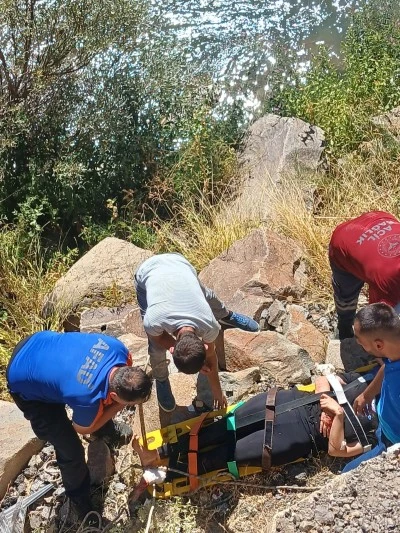 Tunceli’de Uçuruma Yuvarlanan Otomobilde 1’i Bebek 3 Kişi Yaralandı