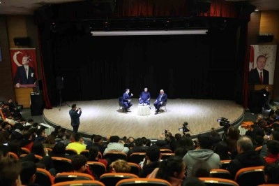 Türk futbolunun yaşayan efsanesi Darıcalı gençlerle buluştu