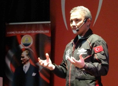 Türkiye’nin ilk astronotu Gezeravcı’dan ’popüler yanlış figürlerin peşinden gitmeyin’ uyarısı