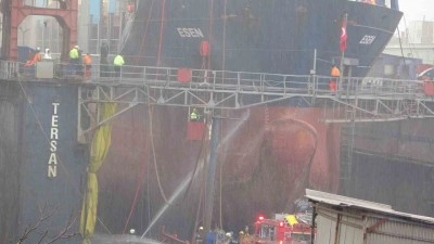 Tuzla Tersanesi’nde gemide çıkan yangın söndürüldü