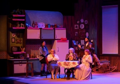 "&Uuml;&ccedil; Jokerli Konken" Adana&rsquo;da kapalı gişe sahnelendi