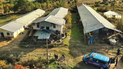 &Uuml;&ccedil; yıldır aranan 29 yıl hapis h&uuml;k&uuml;ml&uuml;s&uuml; firari hayvan &ccedil;iftliğinde yakalandı