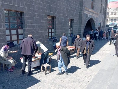 Ulu Camii &ouml;n&uuml; tesbih k&uuml;lt&uuml;r&uuml;n&uuml;n merkezi oldu