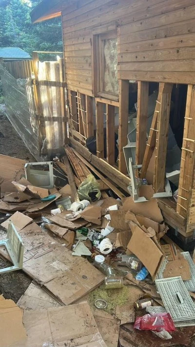 Uludağ’da Ayı Paniği: Barakaları Bastılar, Ortalığı Harabeye Çevirdiler