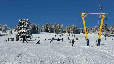 Uludağ&rsquo;da s&ouml;mestr ve hafta sonu yoğunluğu birleşti