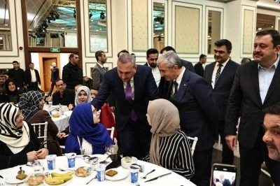 Umre’den dönen öğrenciler ve aileleri protokol ile yemekte buluştu