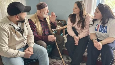 &Uuml;niversite &ouml;ğrencilerinden yaşlı &ccedil;ifte s&uuml;rpriz